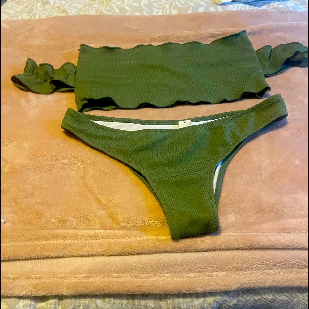 Bathing suit - Picture 2 of 4